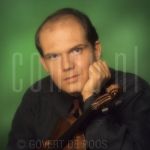 04-07-1990 Jaap van Zweden at studio Amsterdam

[keywords]Eyecontact, Posed, Half Length, Violin[/keywords]